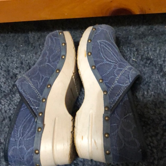 Dansko Shoes | Dansko Denim Embroidered Clog Size 355 | Poshmark